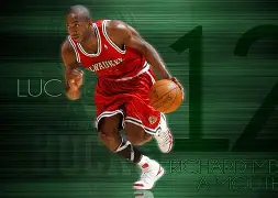 密尔沃基雄鹿迎亚冠关键赛，加时末段门线救险，引发热议，身体对抗强度拉满